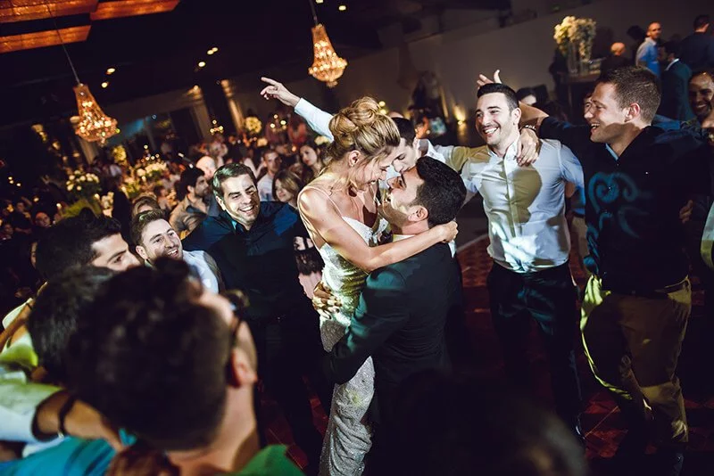 Kiss Bride and groom 